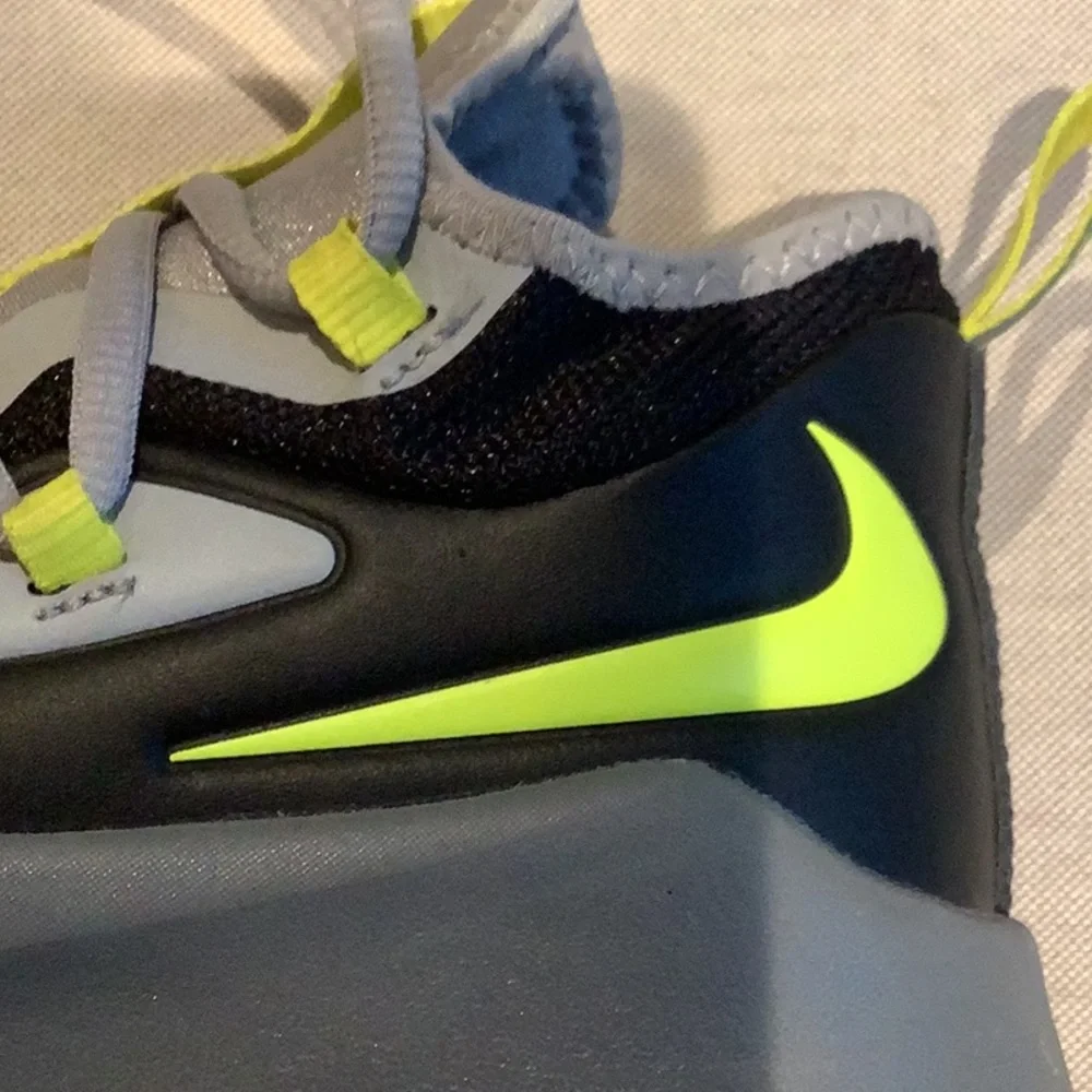 Nike: Basketball SHOES - Gray/Black/Neon Yellow - Future Court 2 Size 3.5Y